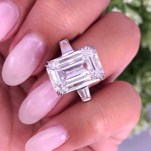 diamond-wedding-band-rectangular-cut