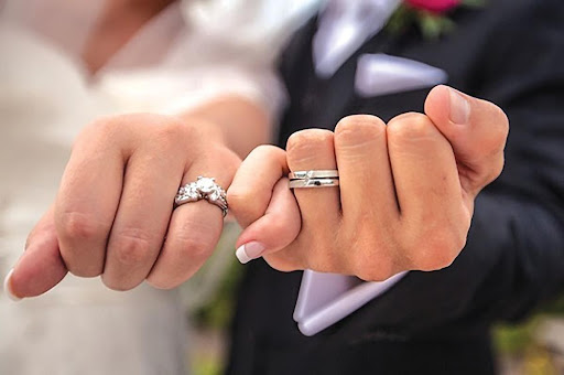 vervagen terugtrekken Ongepast 8 Superstitions Around Wedding Rings - DR