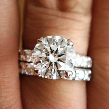 Diamond solitaire with decorated heart prongs
