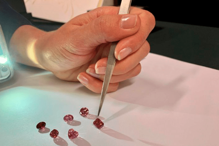 fancy vivid argyle pink diamonds