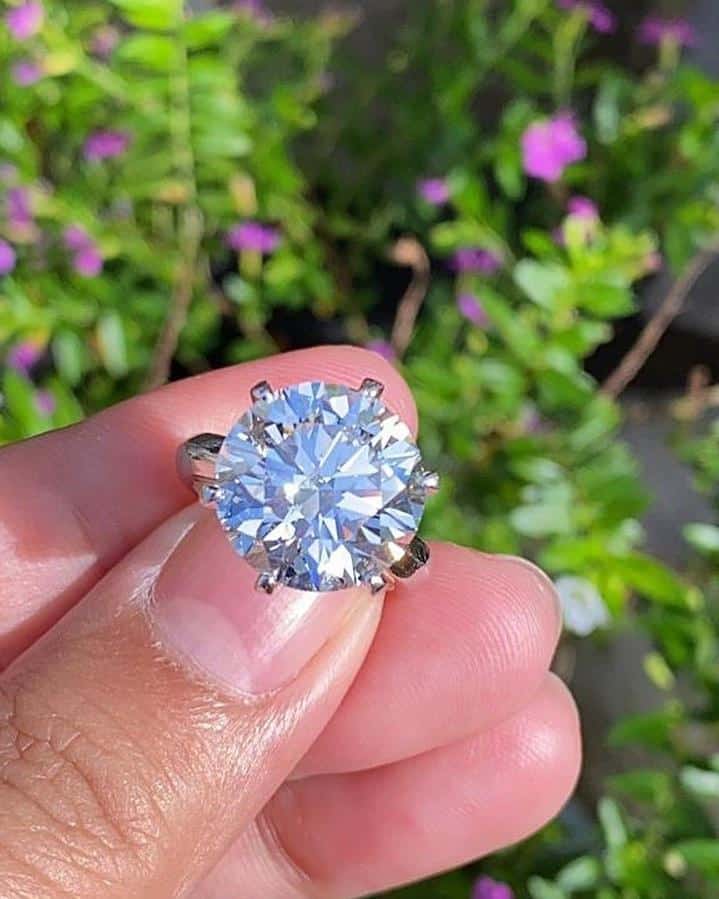 2K圓形明亮式訂婚戒指